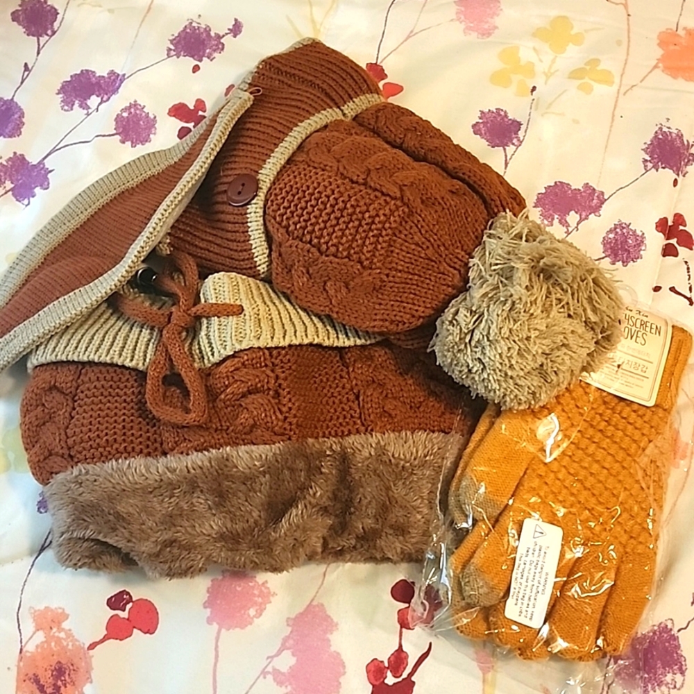 BUNDLE NWT DEAL! TOUCHSCREEN GLOVES, HAT, NECK WARMER, MOUTH WARMER-MASK!